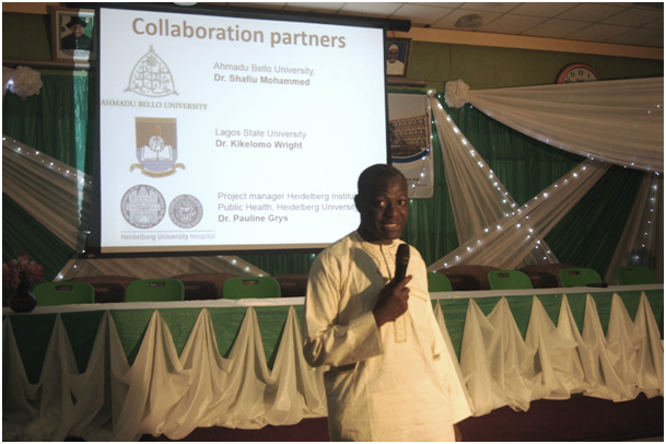 Shafiu presenting himself at Workshop on "Qualitative Methods in Health Research"
